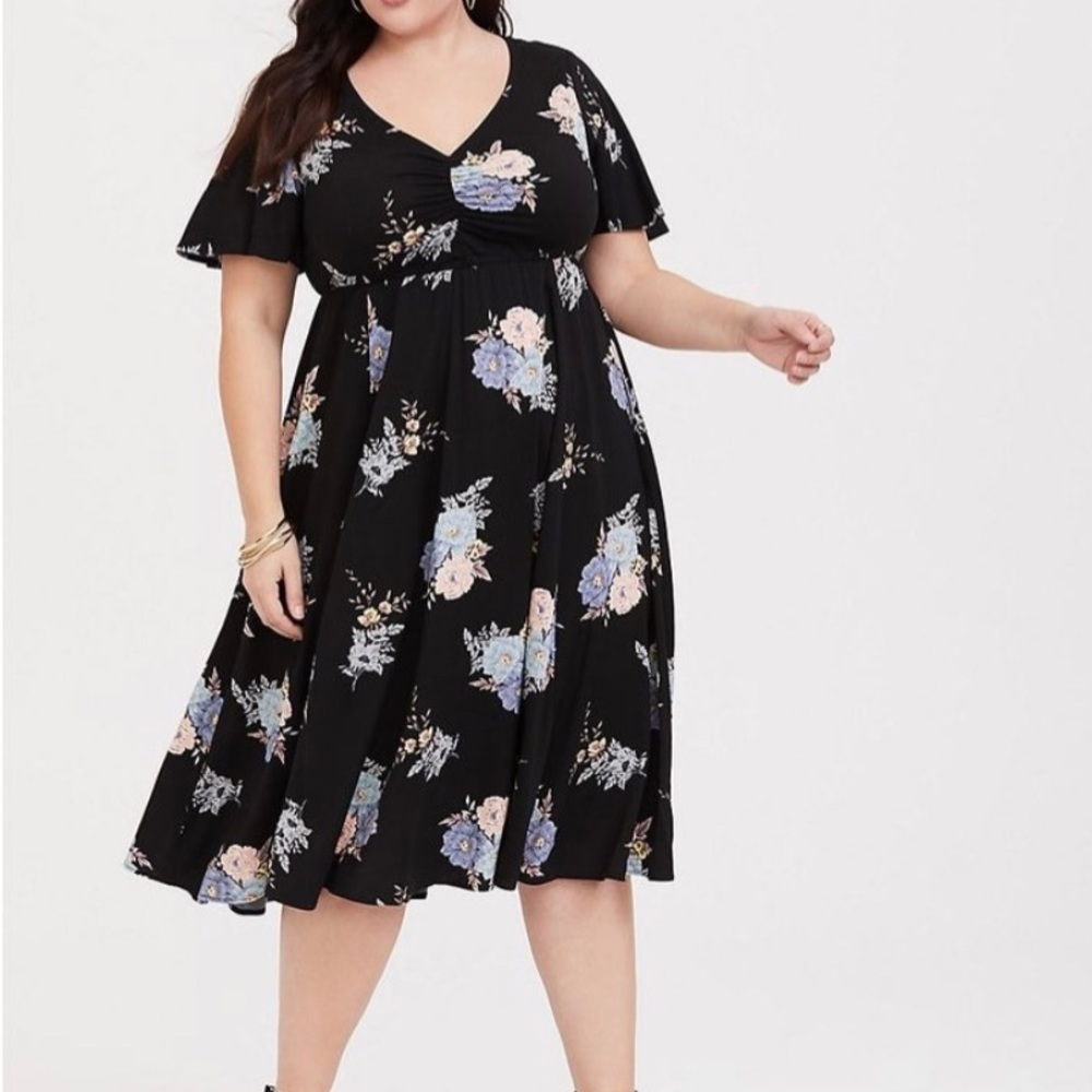 NWOT Torrid floral flutter sleeve midi dress